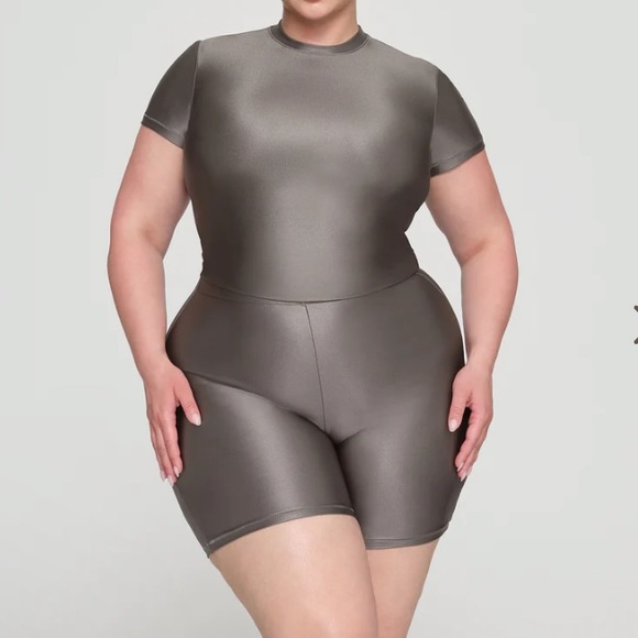 SKIMS- NWT Shine Spandex Jersey Biker Short color Gray Chalk sz Small - Picture 2 of 8